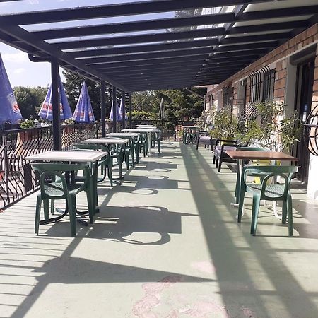 קליירבו-לה-לאק Hotel Restaurant La Chaumiere Du Lac מראה חיצוני תמונה
