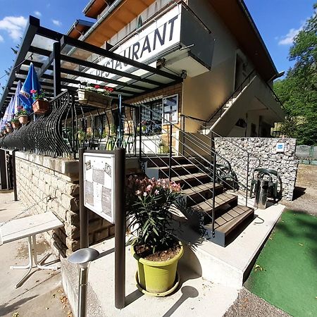 קליירבו-לה-לאק Hotel Restaurant La Chaumiere Du Lac מראה חיצוני תמונה