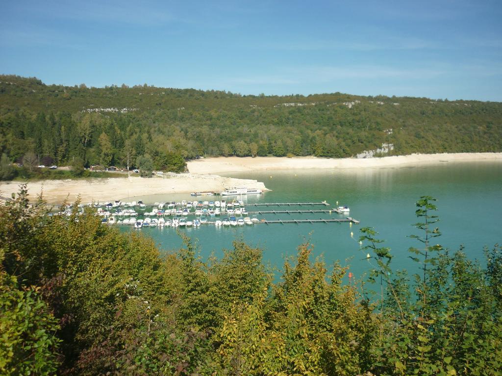 קליירבו-לה-לאק Hotel Restaurant La Chaumiere Du Lac מראה חיצוני תמונה