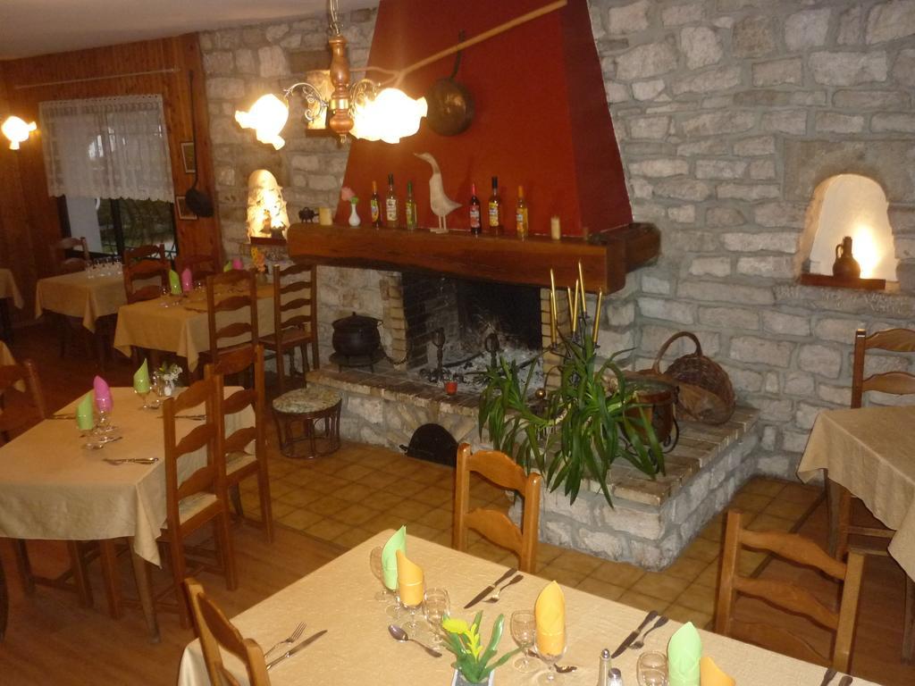 קליירבו-לה-לאק Hotel Restaurant La Chaumiere Du Lac מראה חיצוני תמונה