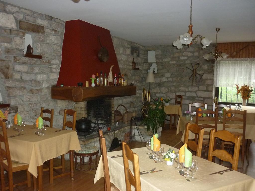 קליירבו-לה-לאק Hotel Restaurant La Chaumiere Du Lac מראה חיצוני תמונה