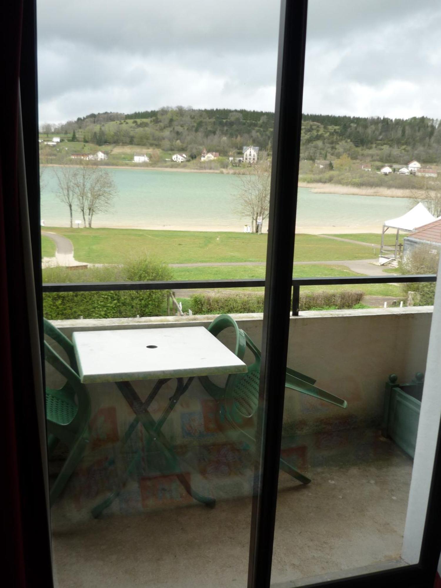קליירבו-לה-לאק Hotel Restaurant La Chaumiere Du Lac מראה חיצוני תמונה