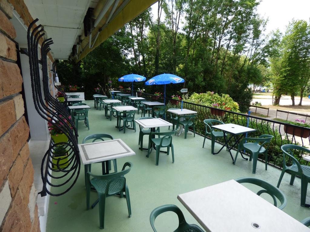 קליירבו-לה-לאק Hotel Restaurant La Chaumiere Du Lac מראה חיצוני תמונה